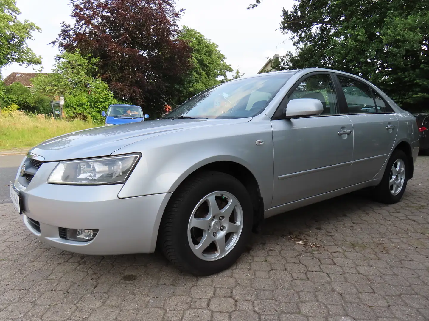 Hyundai SONATA 2.4 GLS *nur 95 TKM*HU neu*Leder*Klima*PDC*Kamera* Серебристый - 2