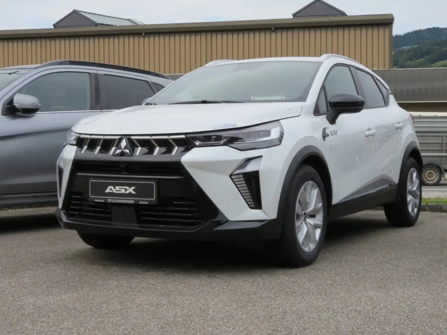 Mitsubishi ASX 1,8 HEV YUKI Invite S+C AT 26 Weiß - 1