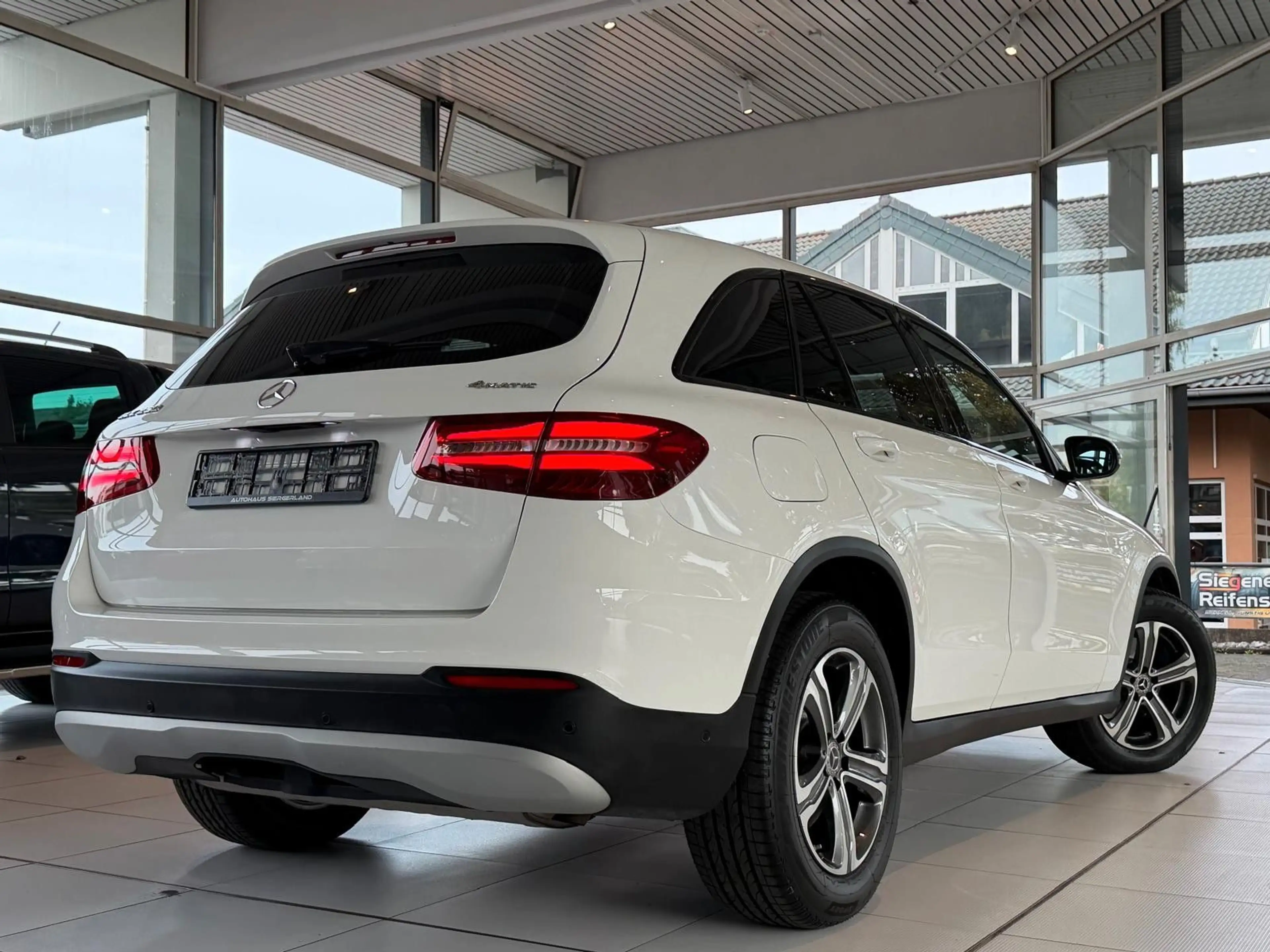 Mercedes-Benz GLC 250 4Matic/PDC/AHK/NAVI/ — photo 5