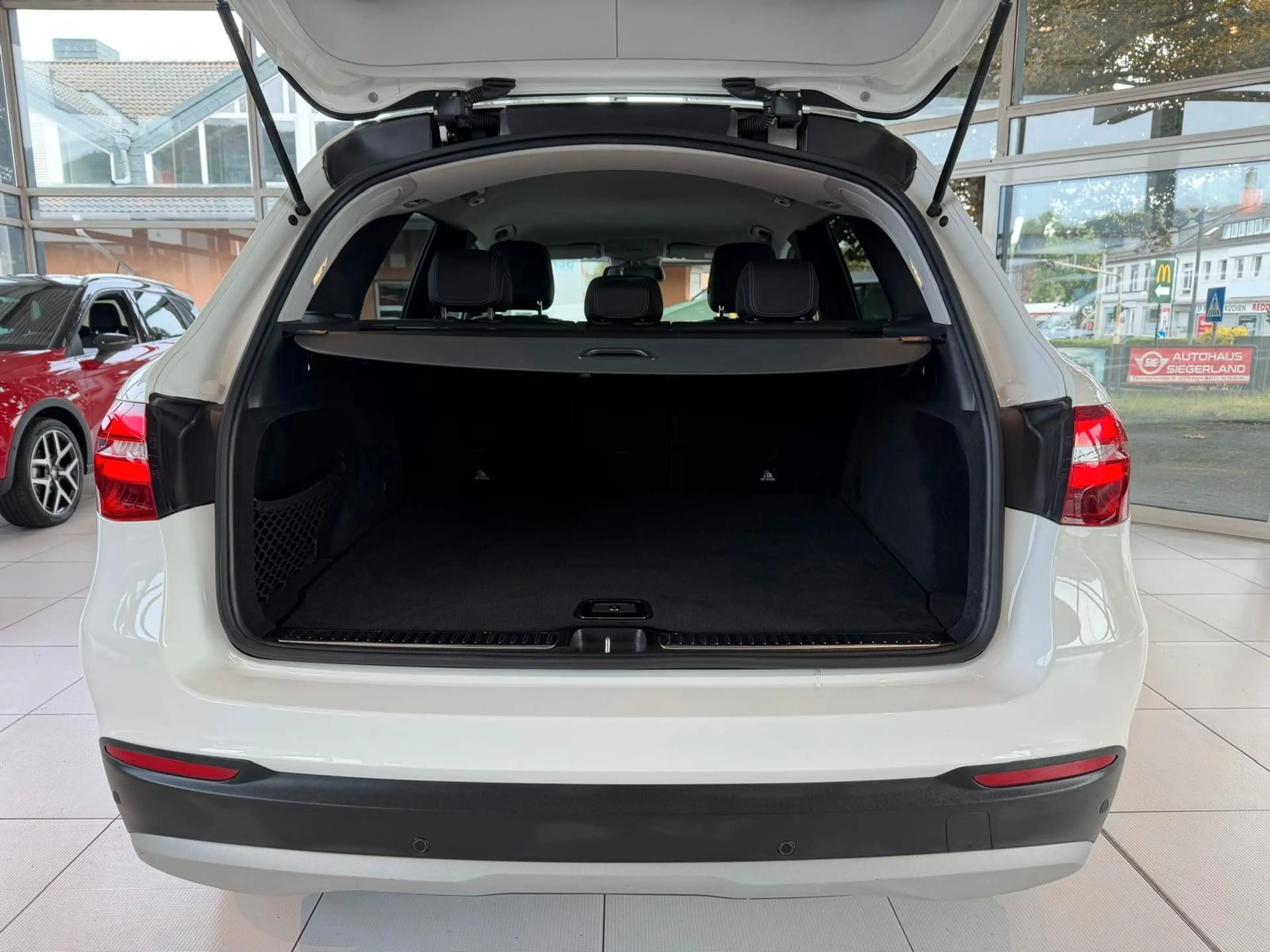 Mercedes-Benz GLC 250 4Matic/PDC/AHK/NAVI/ — photo 7