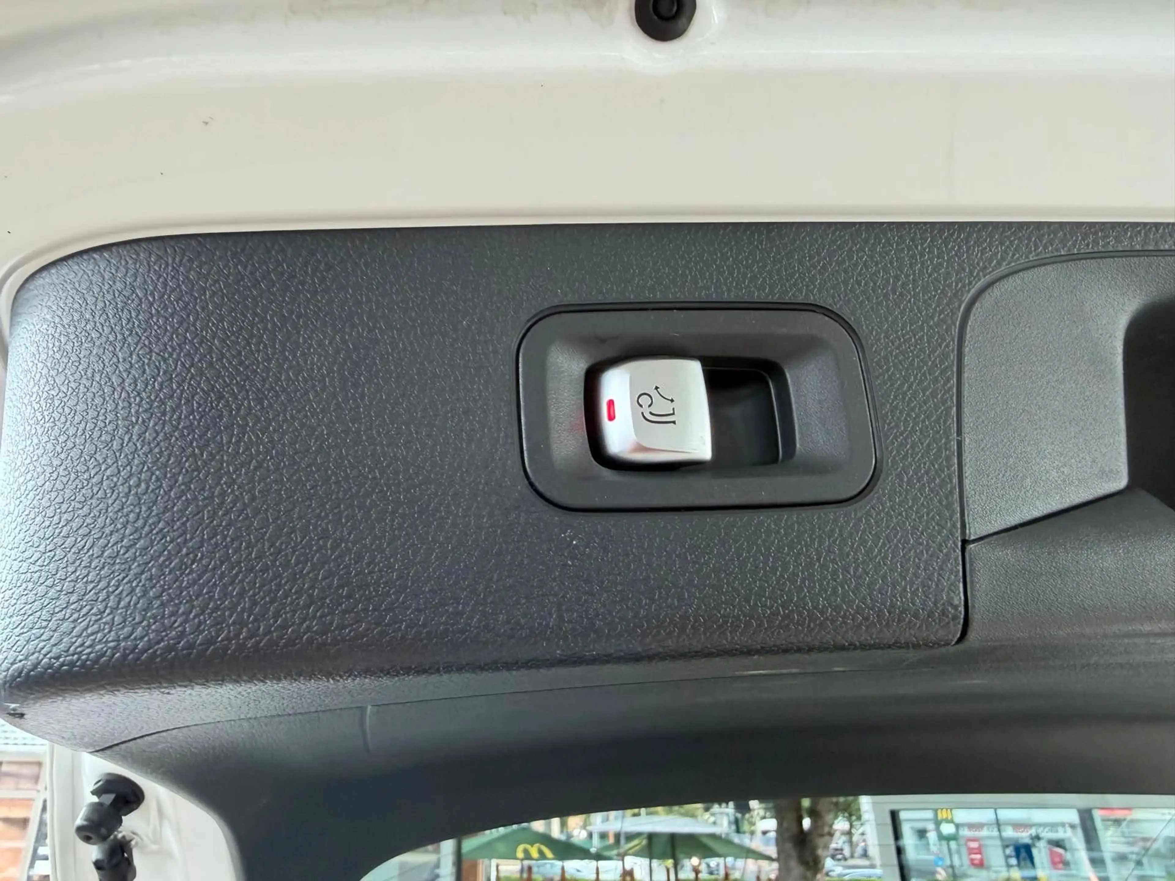 Mercedes-Benz GLC 250 4Matic/PDC/AHK/NAVI/ — photo 8