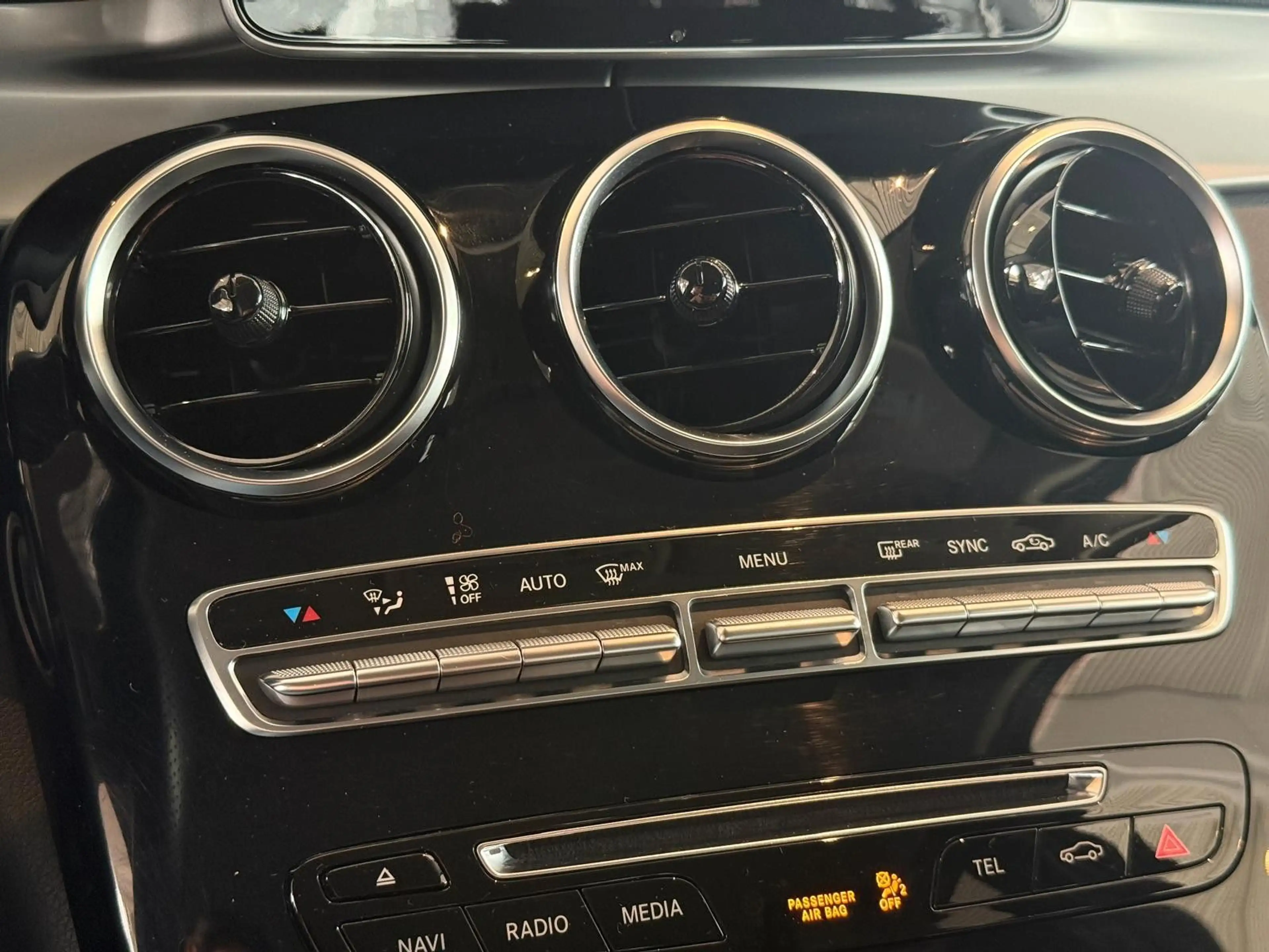 Mercedes-Benz GLC 250 4Matic/PDC/AHK/NAVI/ — photo 15