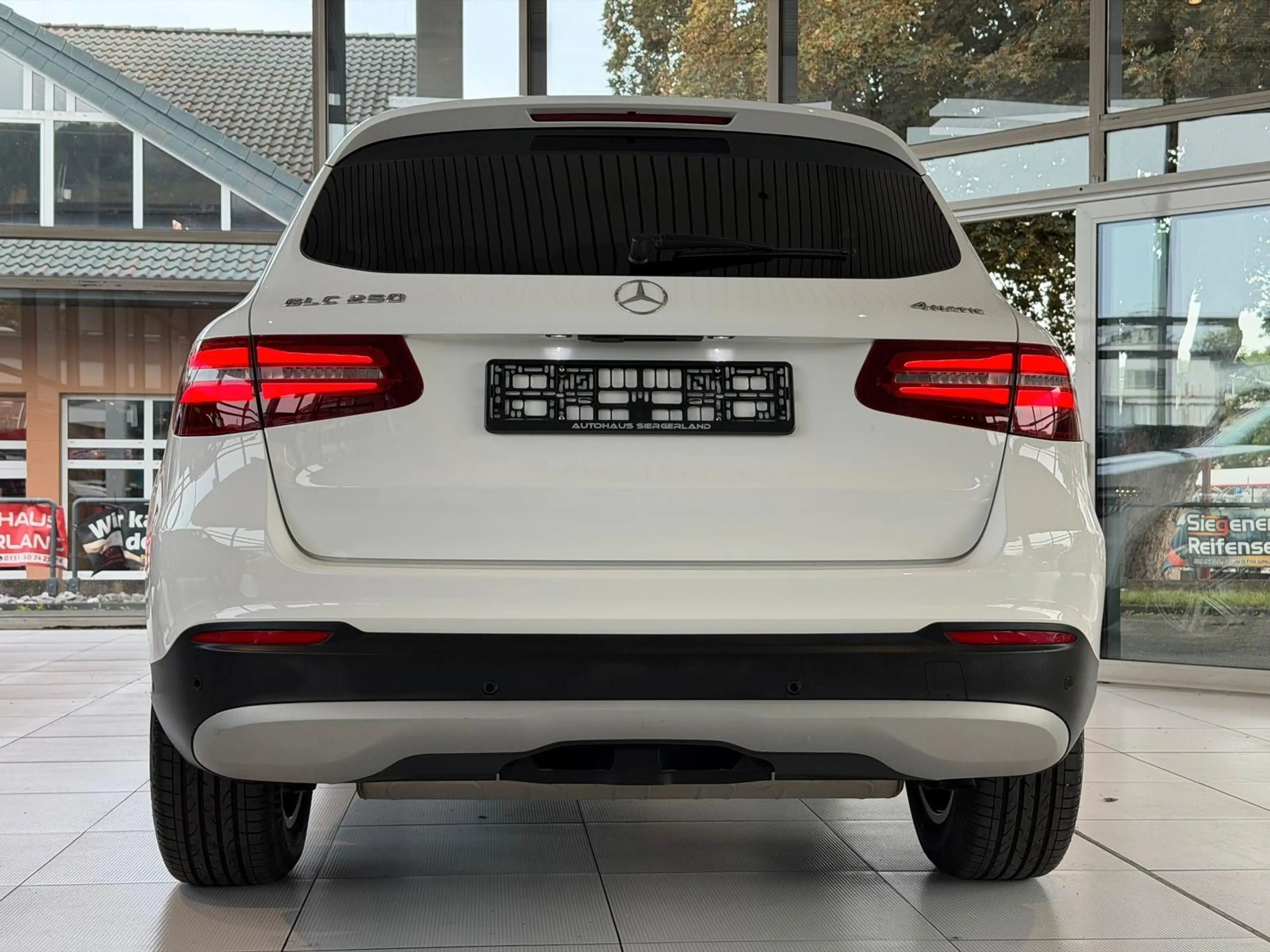 Mercedes-Benz GLC 250 4Matic/PDC/AHK/NAVI/ — photo 6