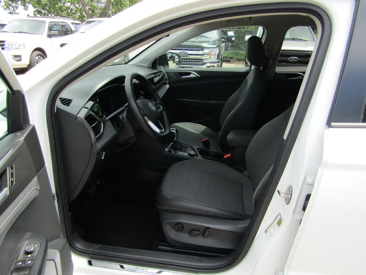 Volkswagen Taos снимка Volkswagen Taos