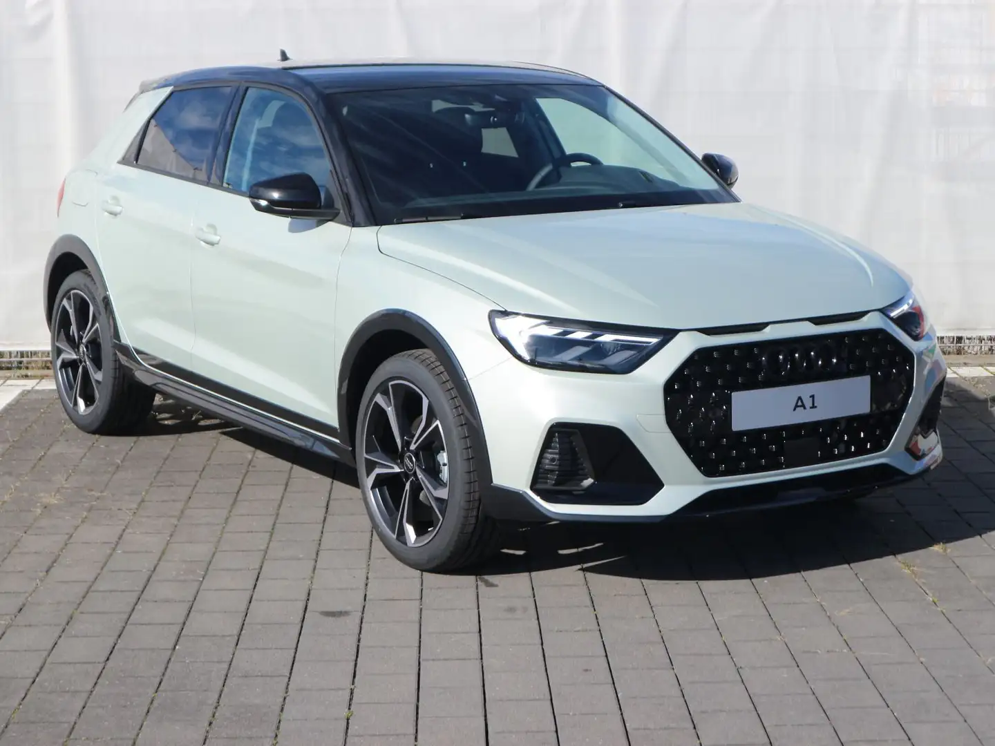 Audi A1 35 TFSI S tronic*CARPLAY*LED* Silber - 2