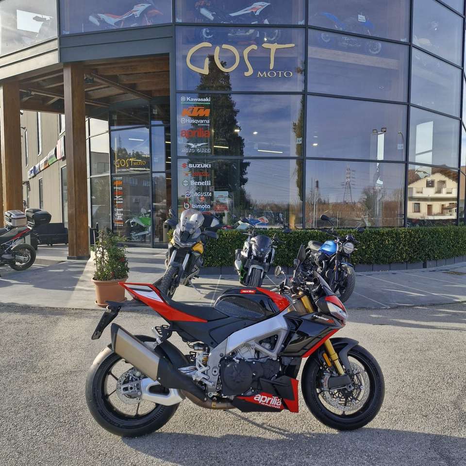 Aprilia Tuono V4 1100 SBK 09