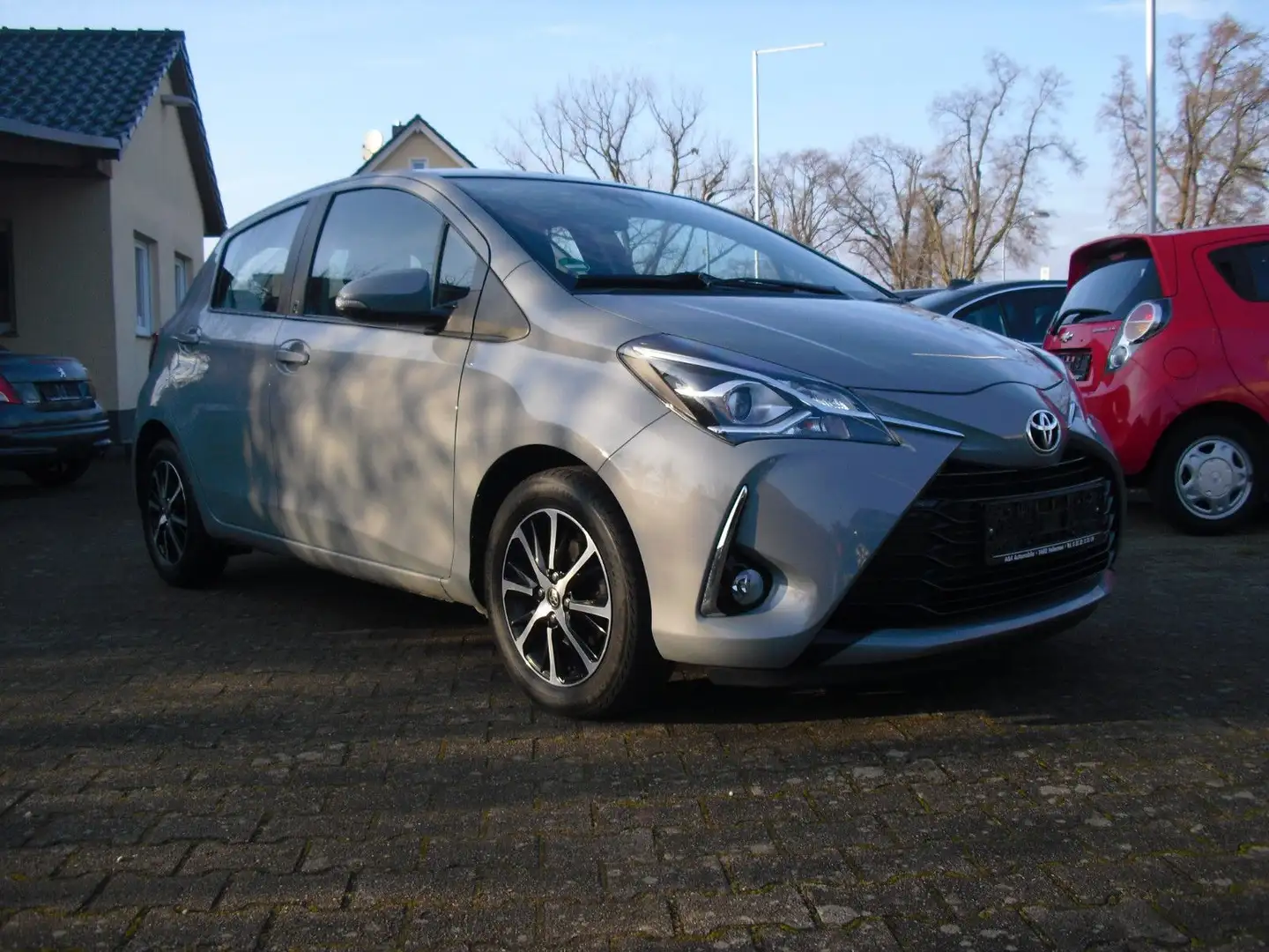 Toyota Yaris *Sitzheizung*Kamera*Assistentsysteme Grau - 1