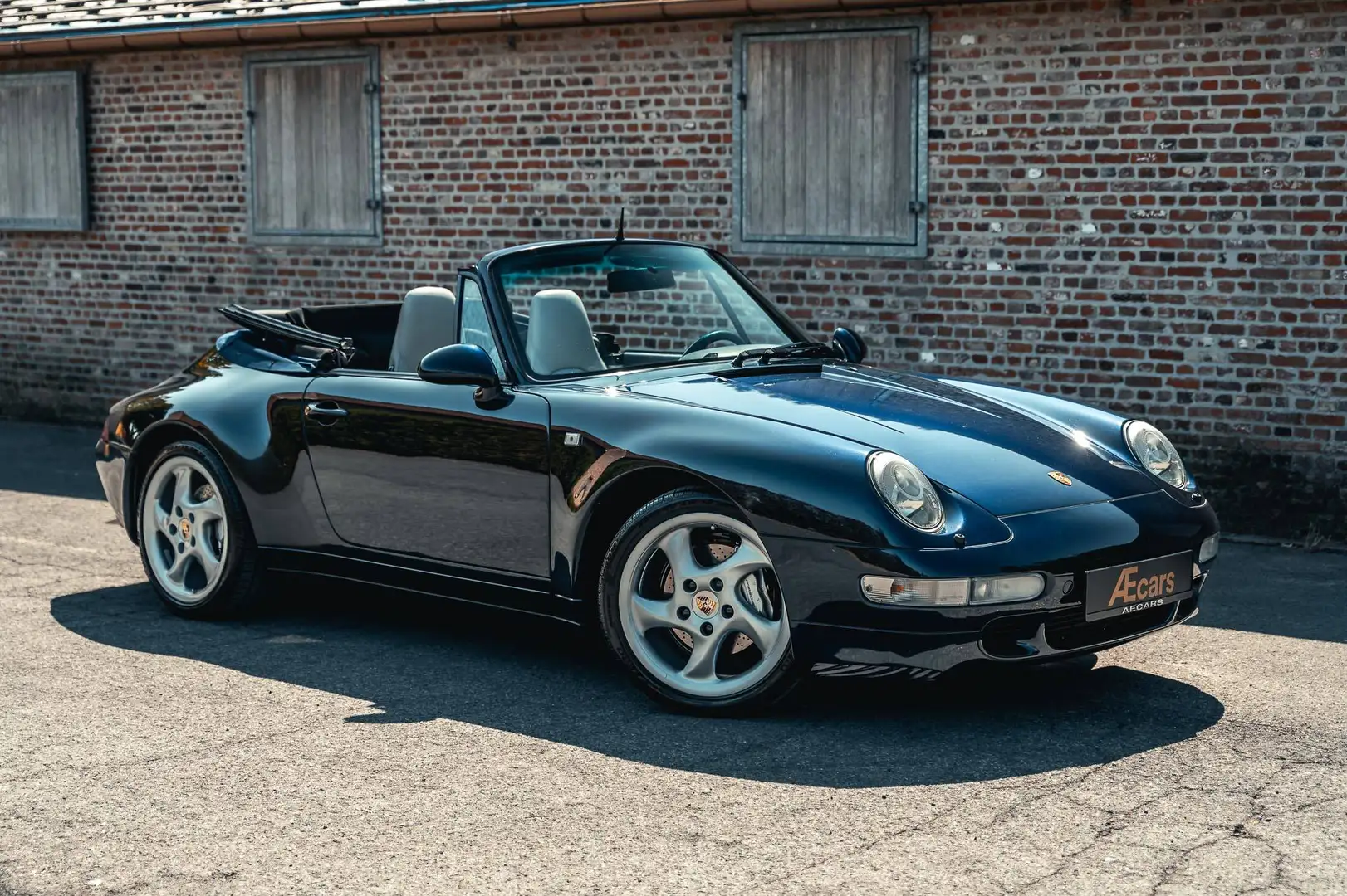 Porsche 993 911 CARRERA 4 CABRIO / MANUAL / HEATED SEATS / FULL SERVICE / ORIGINAL 76.000 KM Blau - 2