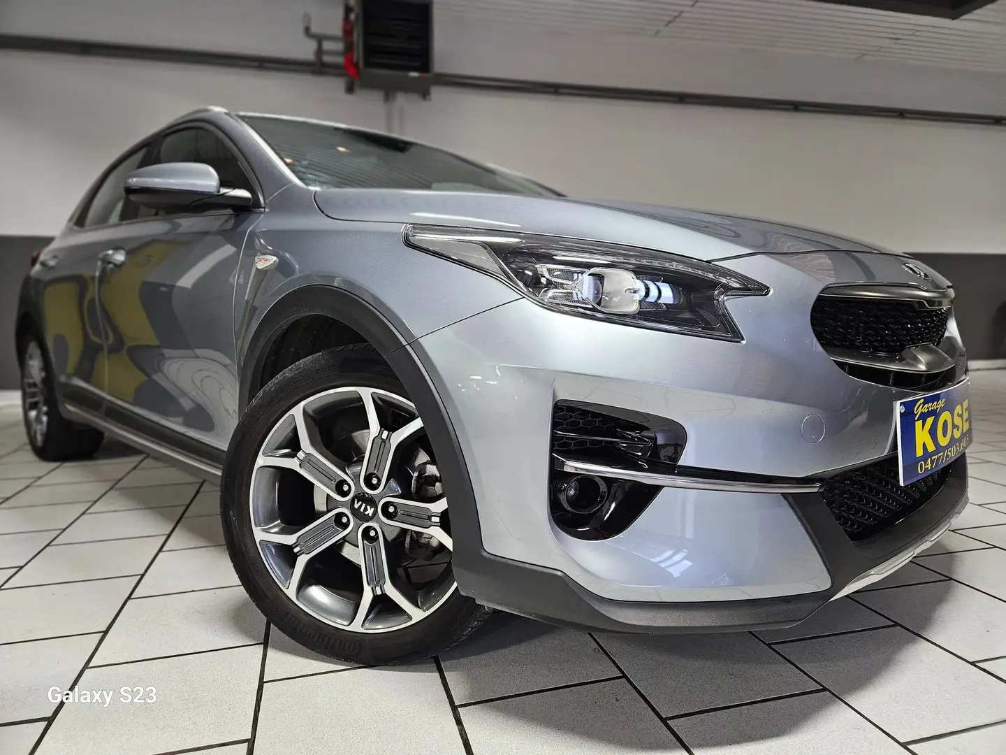 Kia XCeed 1.0 TGDi Navi Edition/NAVIGATION/CARPLAY/1ERE MAIN Gris - 2