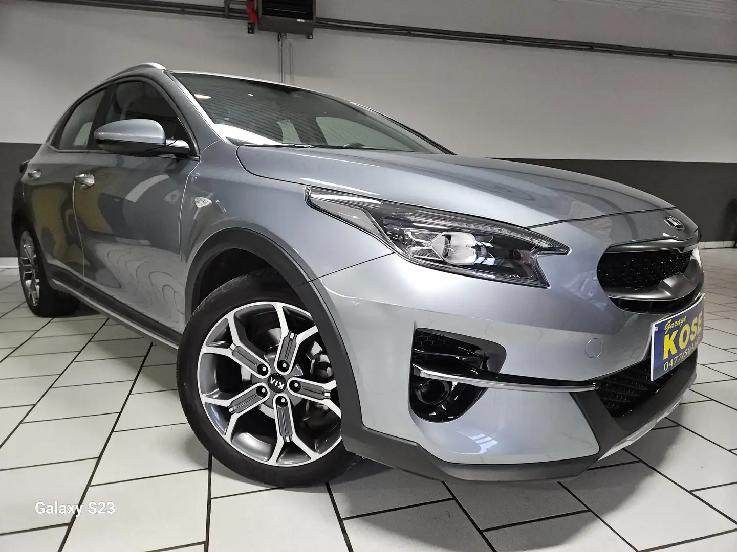Kia XCeed 1.0 TGDi Navi Edition/NAVIGATION/CARPLAY/1ERE MAIN Gris - 1
