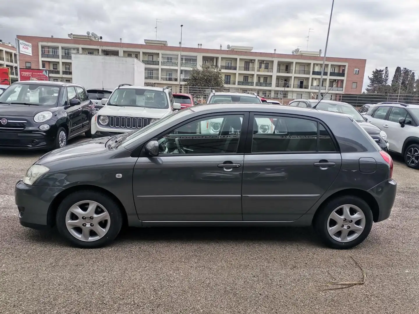 Toyota Corolla 1.4 D-4D M-MT 5 porte Sol ESP Grigio - 2