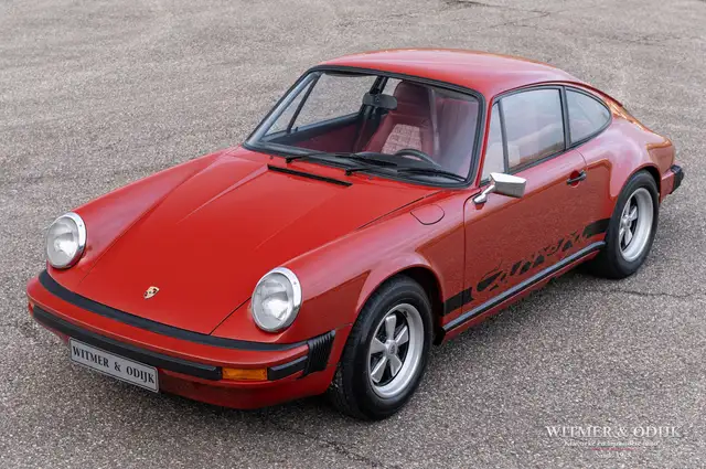Porsche 911 view 8