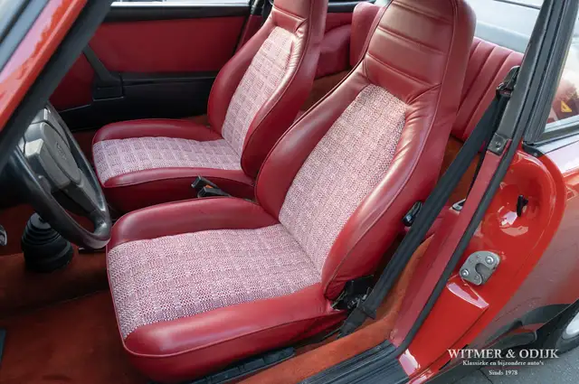 Porsche 911 view 5