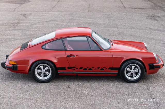 Porsche 911 view 7