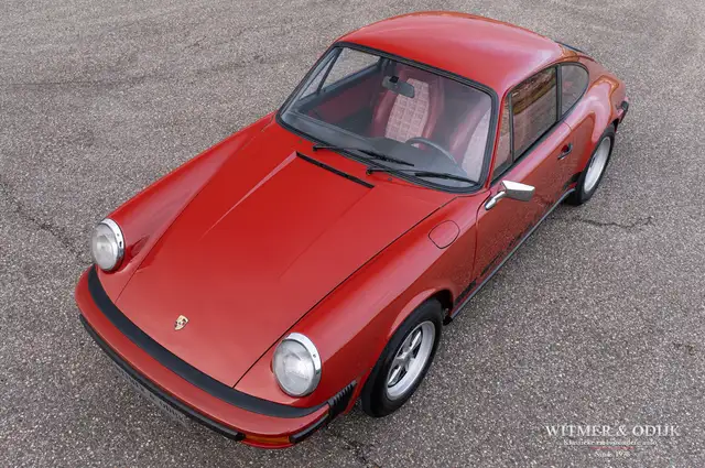 Porsche 911 view 13