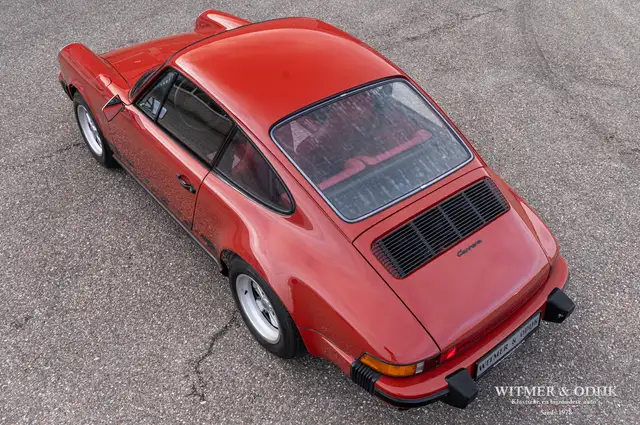 Porsche 911 view 12