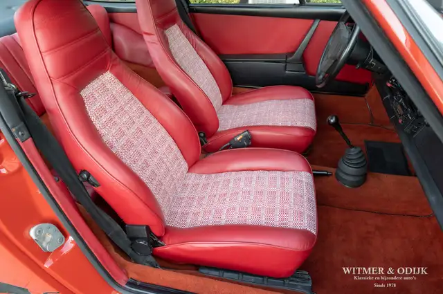 Porsche 911 view 6