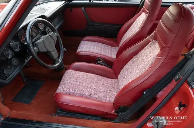 Porsche 911 view 3