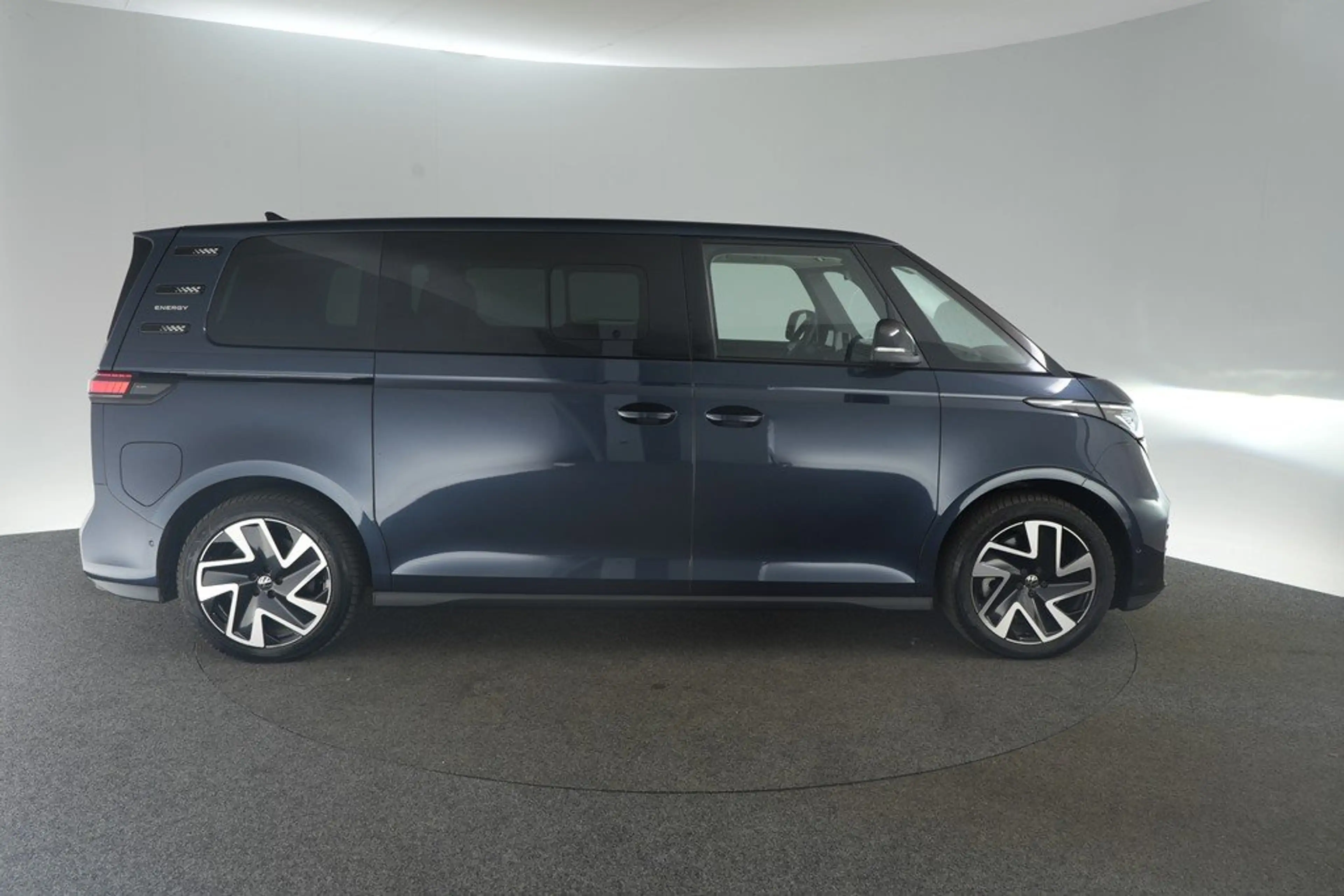 Volkswagen ID. Buzz ID Buzz Pro 210 kW LR Matrix ACC 360° AHK Pano — photo 6