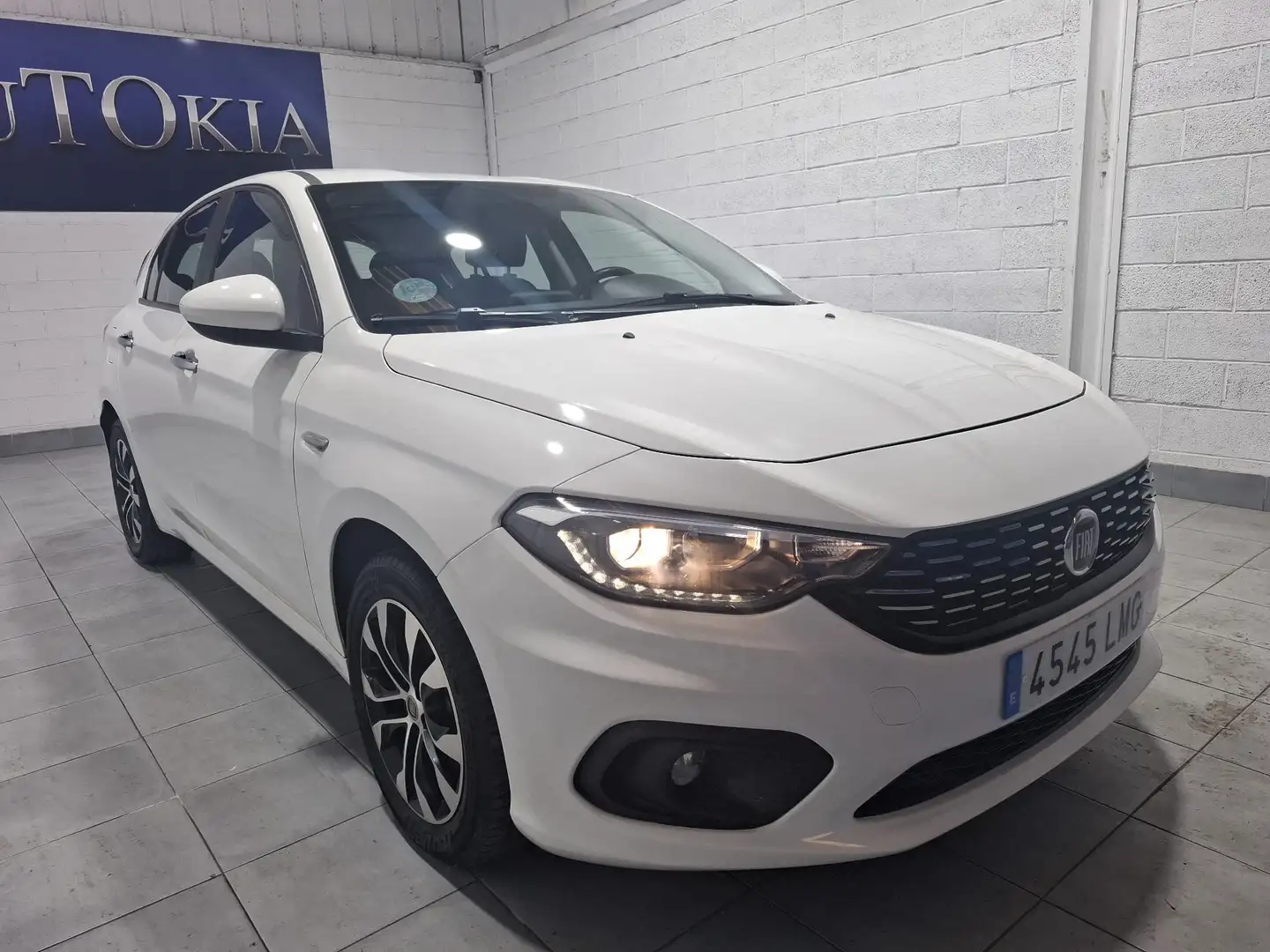 Fiat Tipo 1.3 Multijet Cross 70KW Blanc - 2