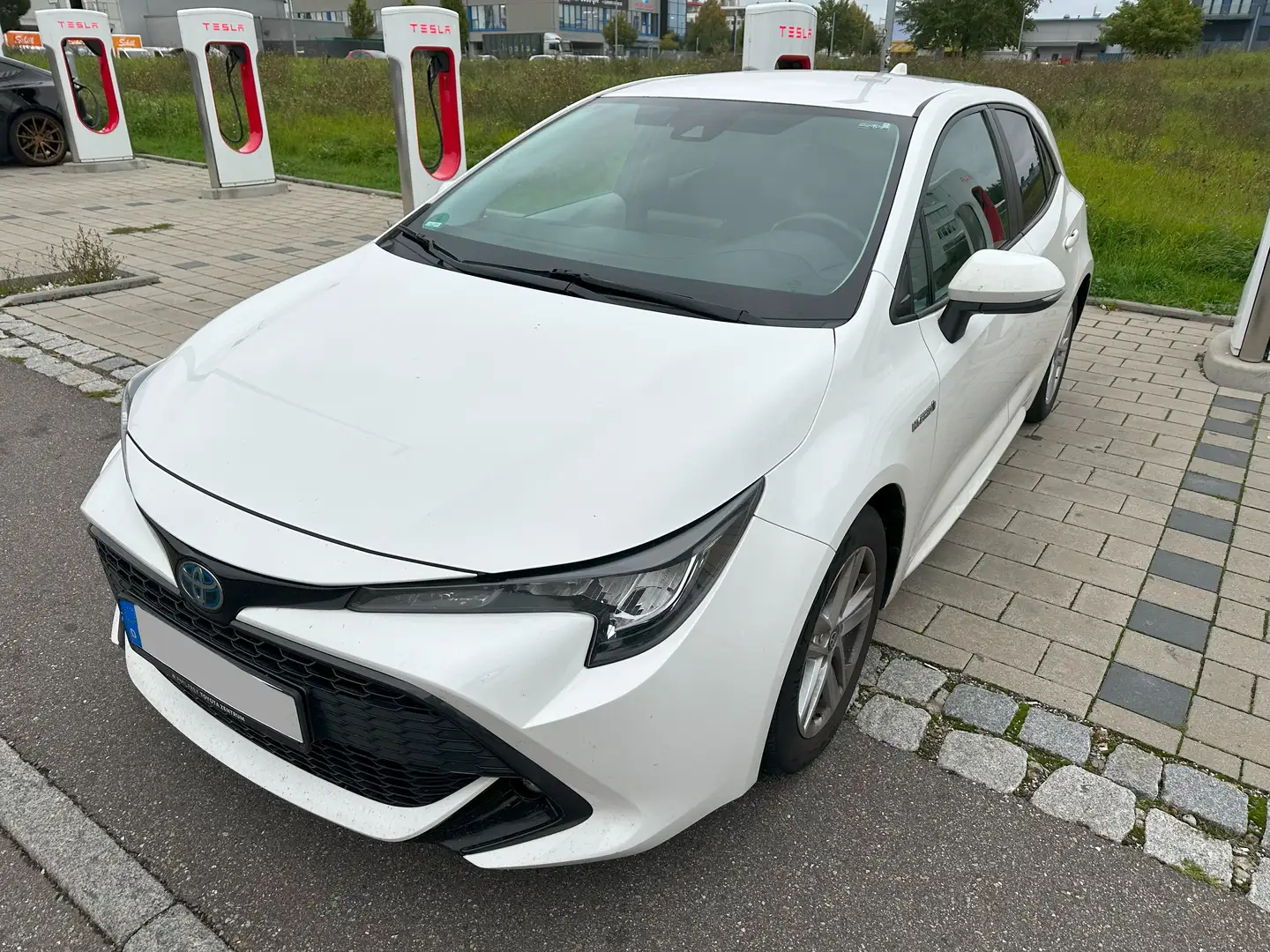 Toyota Corolla Corolla Hybrid 1.8 Comfort Navi ACC Weiß - 1