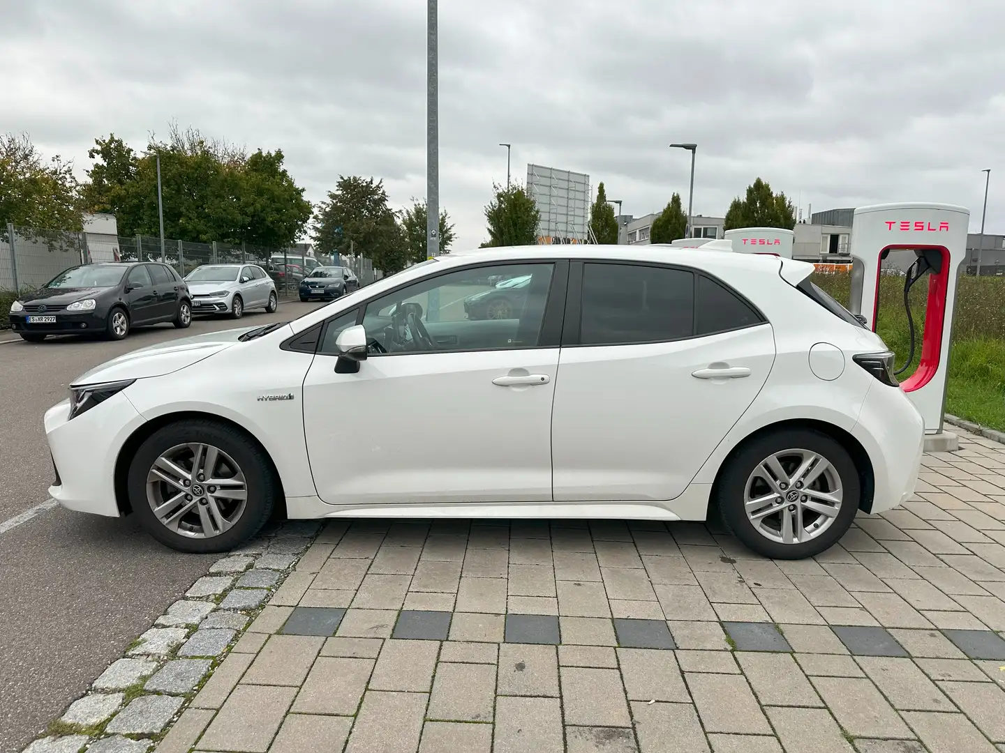 Toyota Corolla Corolla Hybrid 1.8 Comfort Navi ACC Weiß - 2