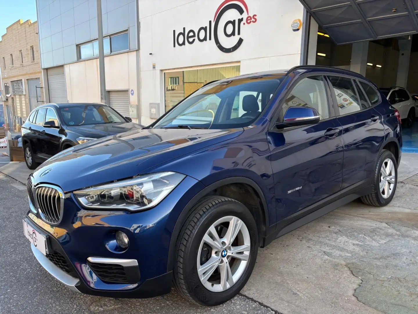 BMW X1 sDrive 18dA Business Azul - 1