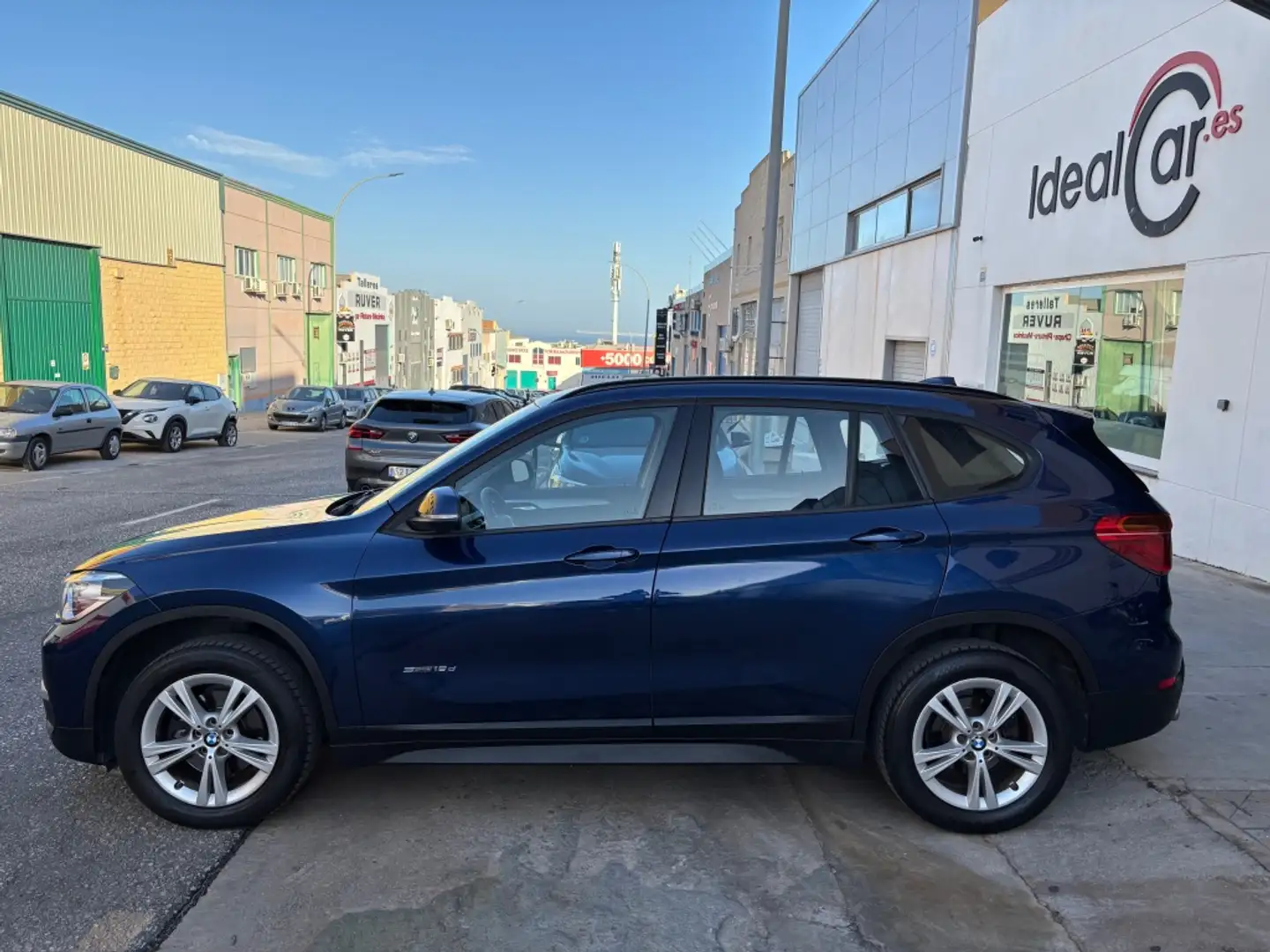 BMW X1 sDrive 18dA Business Azul - 2