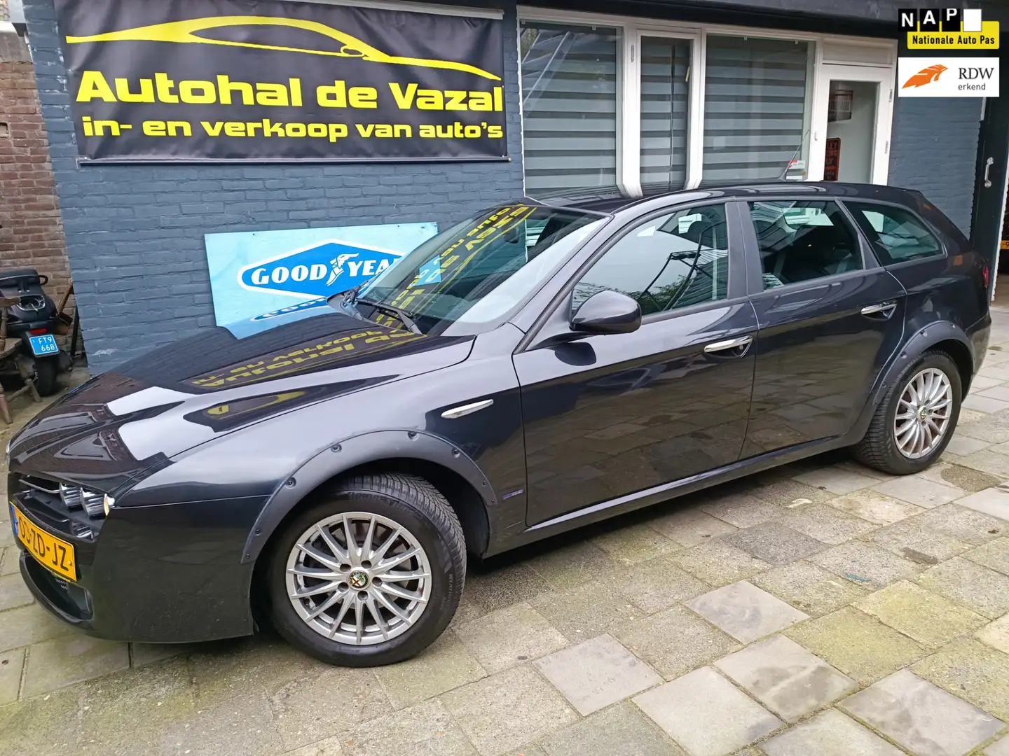 Alfa Romeo 159 Sportwagon 1.8 mpi Business nieuwe APK net onderho Zwart - 1