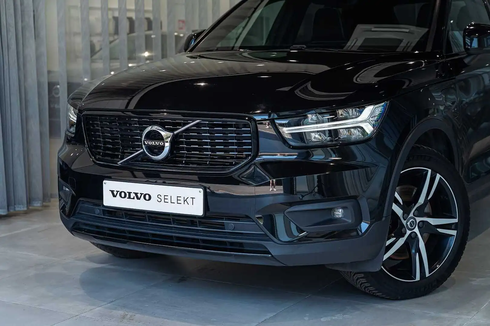 Volvo XC40 Recharge R-Design T5 plug-in hybrid Noir - 2
