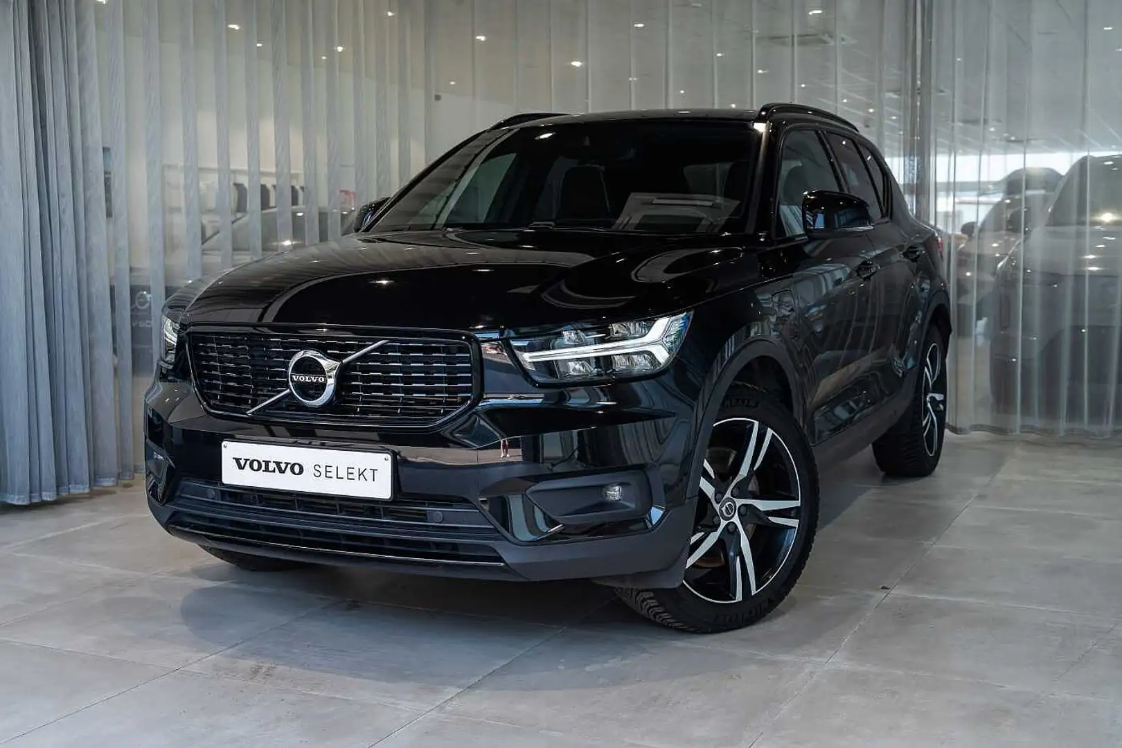 Volvo XC40 Recharge R-Design T5 plug-in hybrid Schwarz - 1