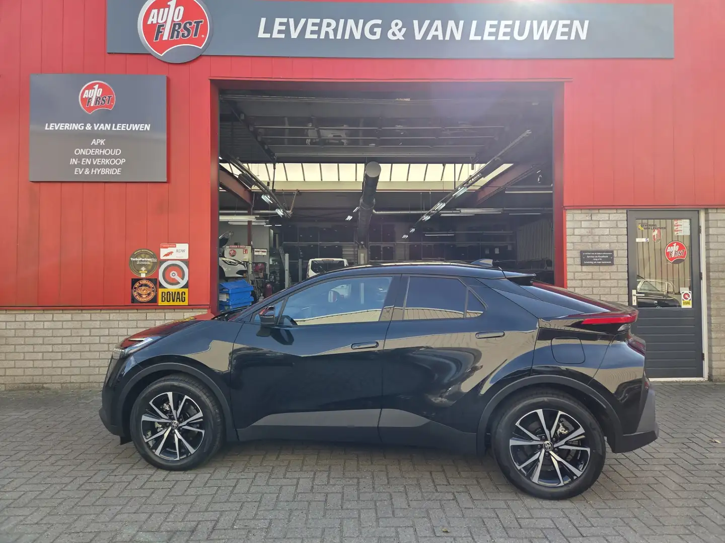 Toyota C-HR 2.0 Plug-in Hybrid 220 Dynamic LM Velgen/ Verwarmd Zwart - 2