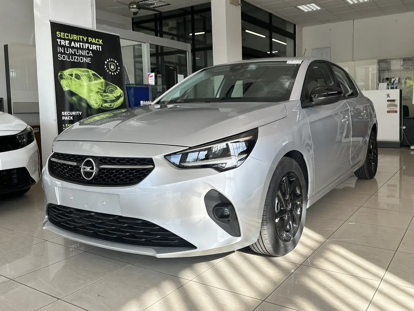 Opel Corsa Design & Tech 100 CV Grigio - 2