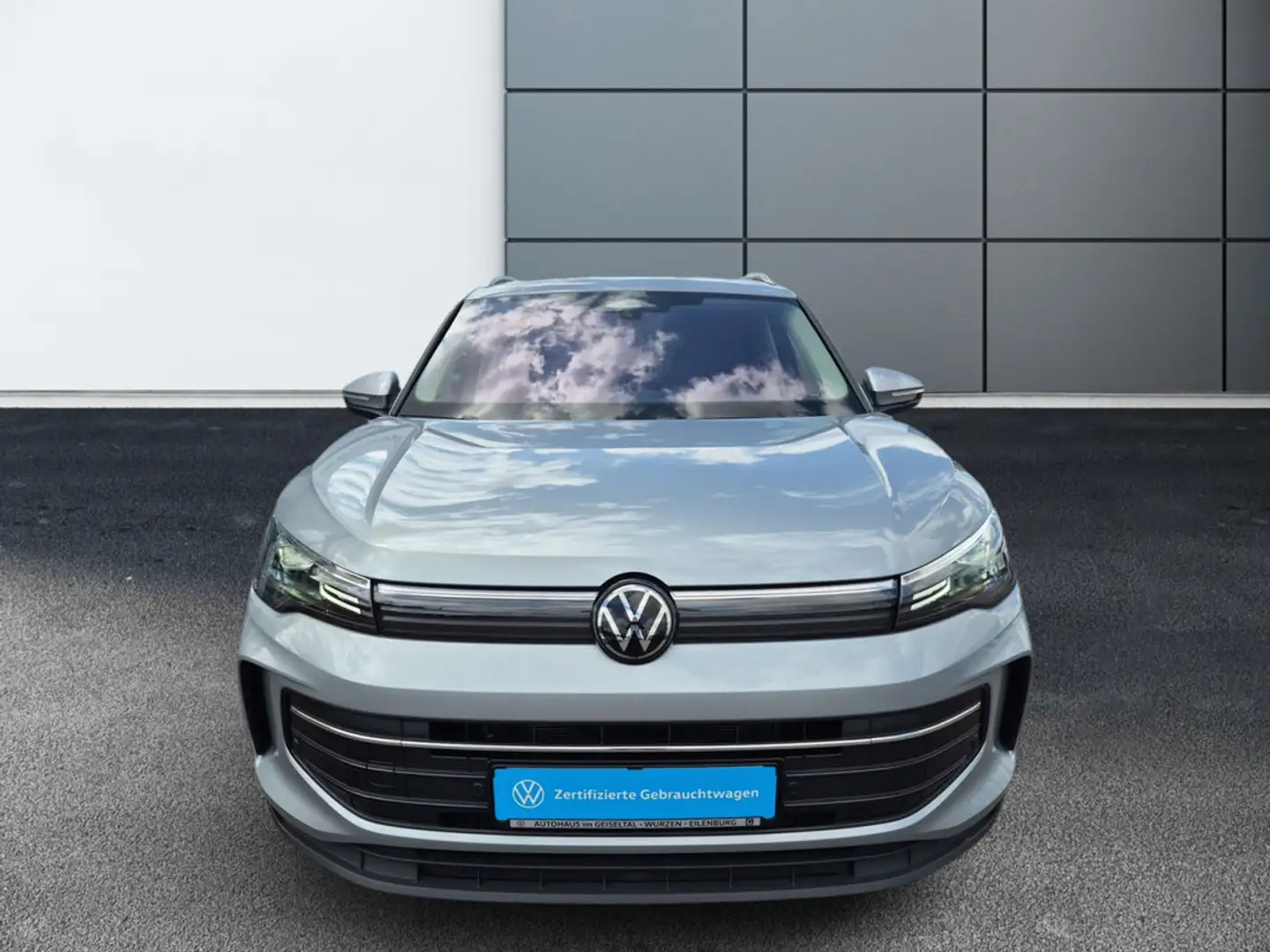 Volkswagen Tiguan 2.0 TDI Life *DSG*LED*AHK*STANDH*NAVI*DAB+*REAR VI Silber - 2