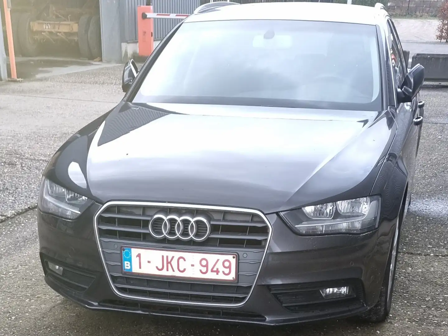 Audi A4 A4 Avant 2.0 TDI ultra DPF Attraction Gris - 1