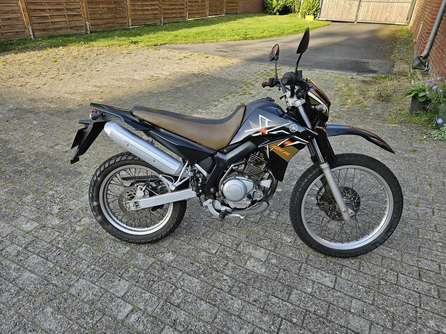 Yamaha XT 125 Černá - 1