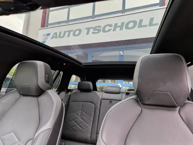 BMW 5 Series view 15