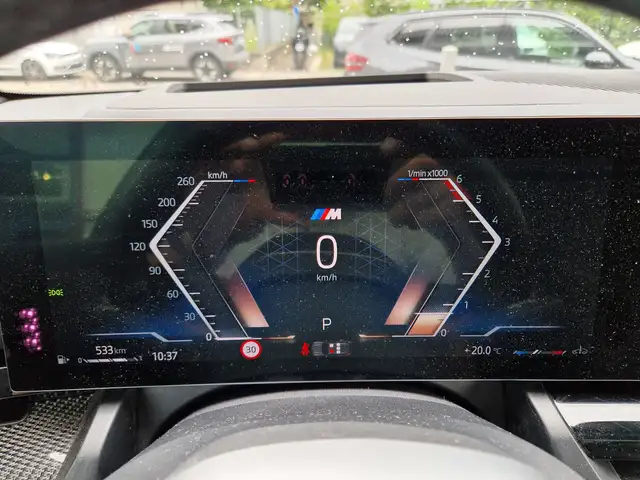 BMW 5 Series view 12