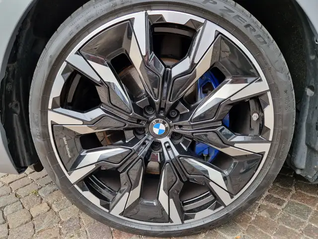 BMW 5 Series view 7