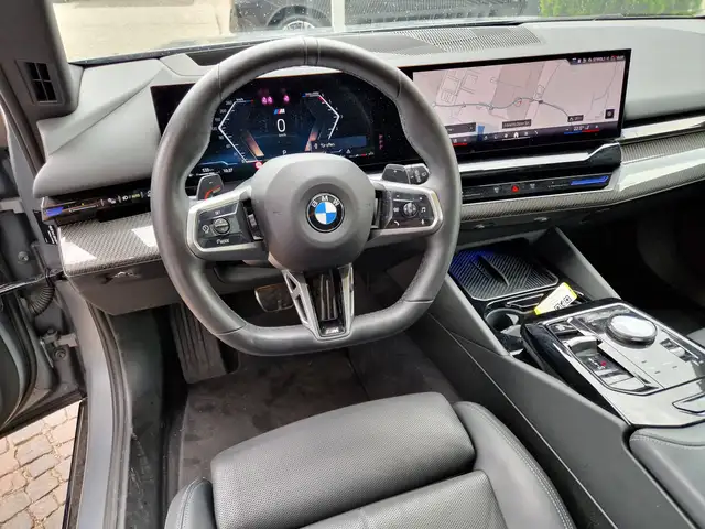 BMW 5 Series view 10