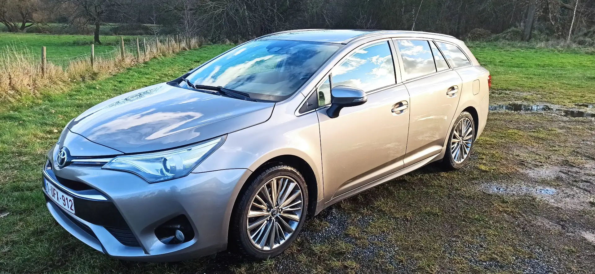 Toyota Avensis Touring Sports 1.6 D-4D Business Edition - 1