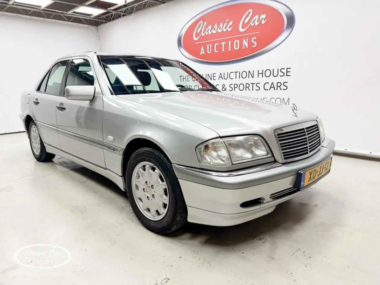 Mercedes-Benz 200