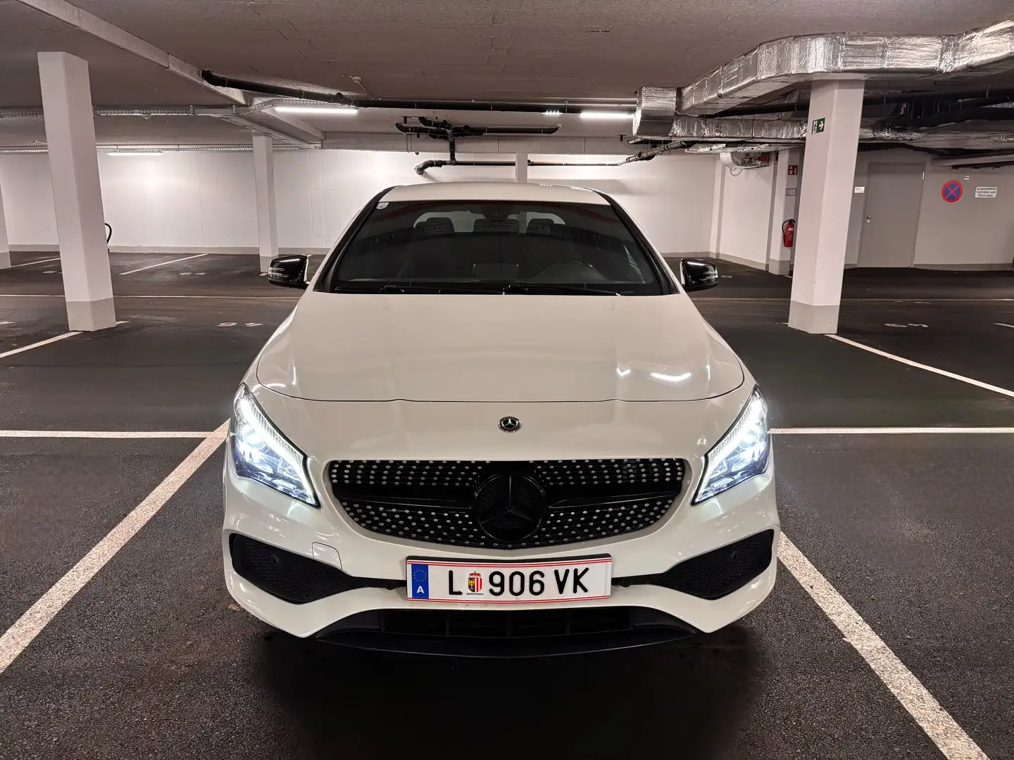 Mercedes-Benz CLA 200 AMG  Line Weiß - 2