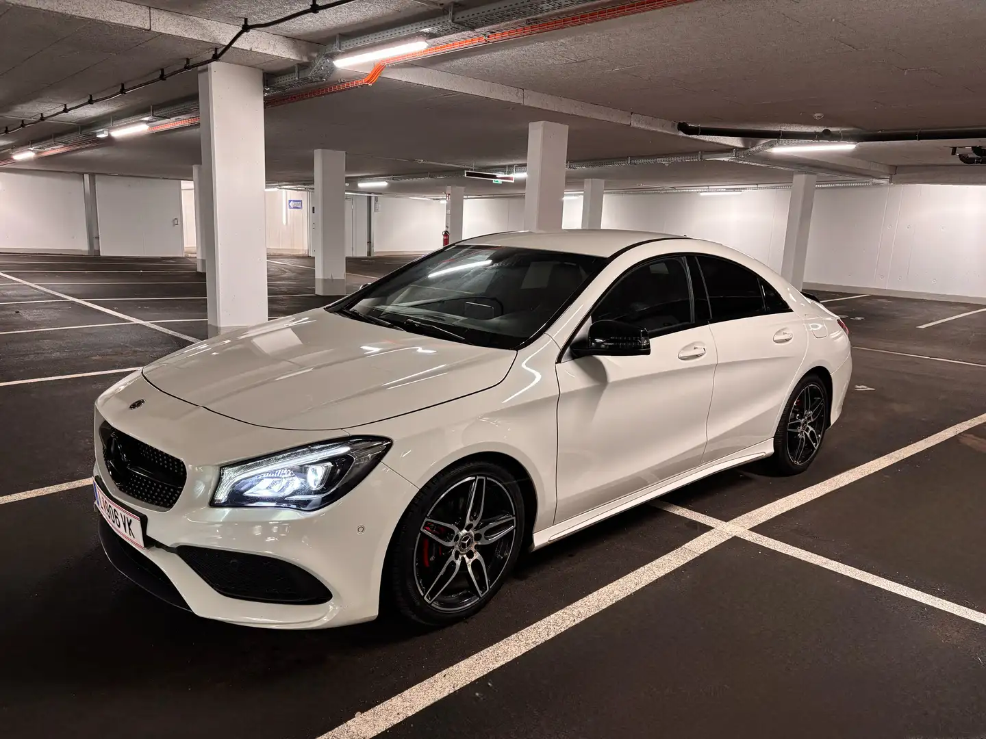 Mercedes-Benz CLA 200 AMG  Line Weiß - 1