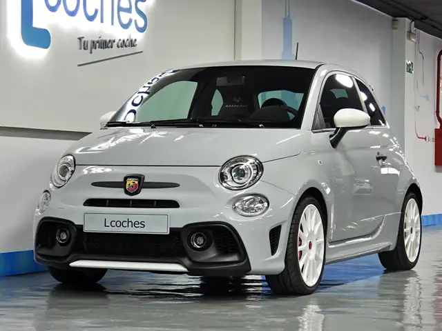 Abarth 595 view 4