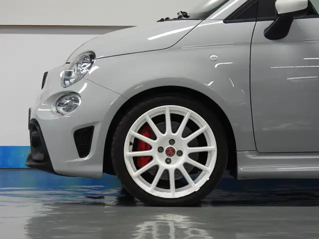 Abarth 595 view 3