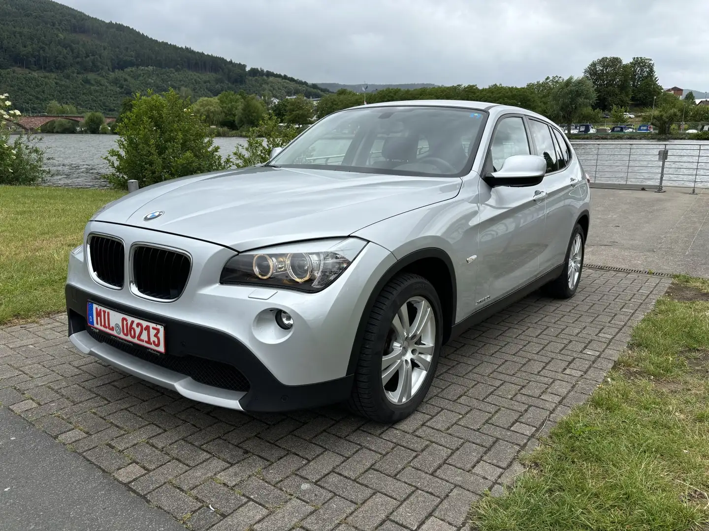 BMW X1 2.0  xDrive 20i Plateado - 2