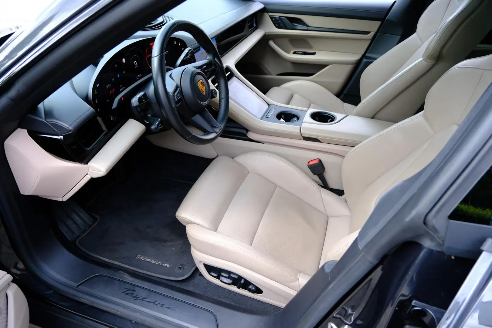 Porsche Taycan Cross Turismo 4 93 kWh AWD Sport Chrono Aut.Pano|L Grijs - 2