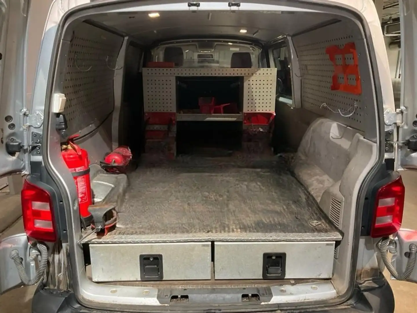 Volkswagen T6 Transporter Lang 2.0 TDI 4-Motion DSG 150 PS Plateado - 2