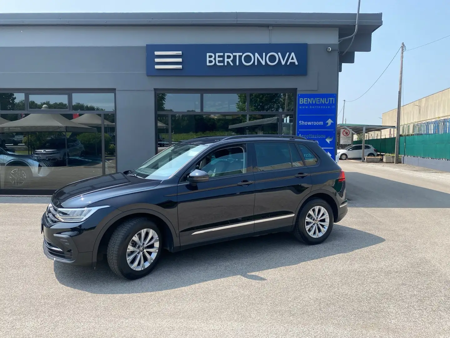 Volkswagen Tiguan 2.0 TDI 150 CV SCR DSG Life Schwarz - 1